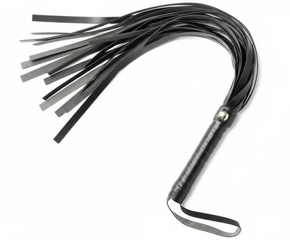 Látigo negro ángulo diferente